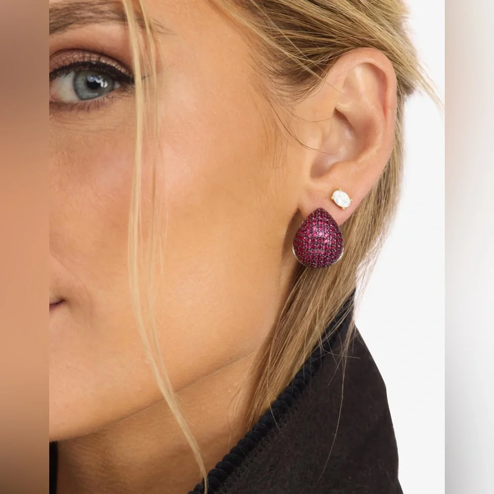 Norah Pavé Earrings
Gold|Ruby
Original price $95 - Picture 4 of 4